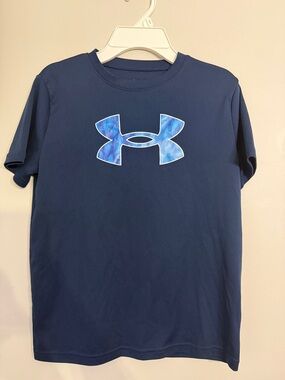 Under Armour Dri Fit Navy Blue Shirt Size medium boys Please
